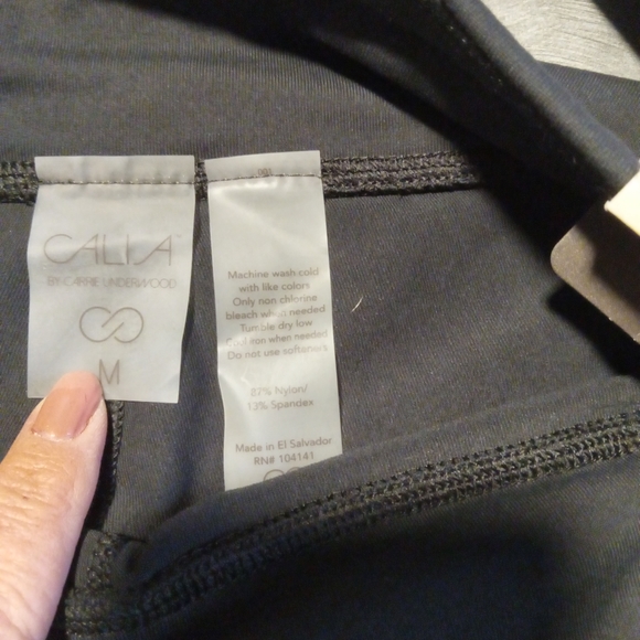 Black Form-Fitting Bike Shorts - Picture 6 of 9